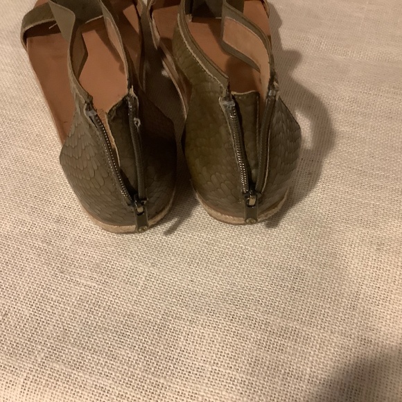 Womans Size 11 Adrienne Vittadini Sport Sandal Olive - Picture 4 of 4